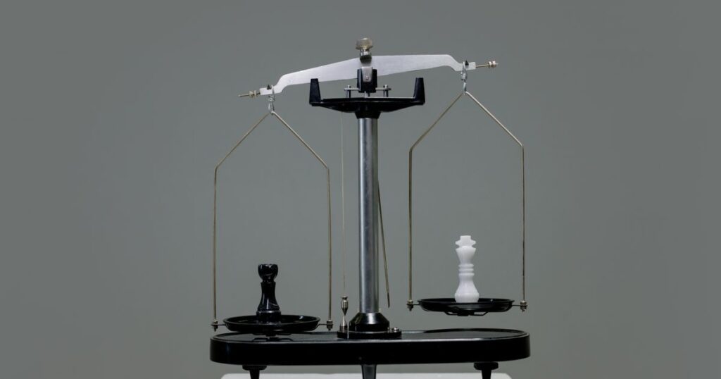 Chess pieces balanced on a scale, representing the choice between SEO and Google Ads